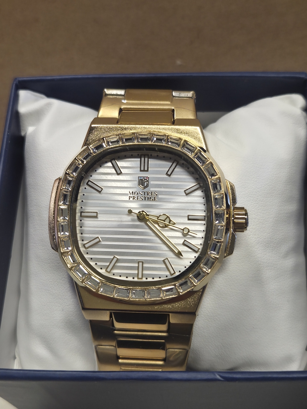 Montres Prestige Mens Quarts Watch With Crystal Bezel #0325
